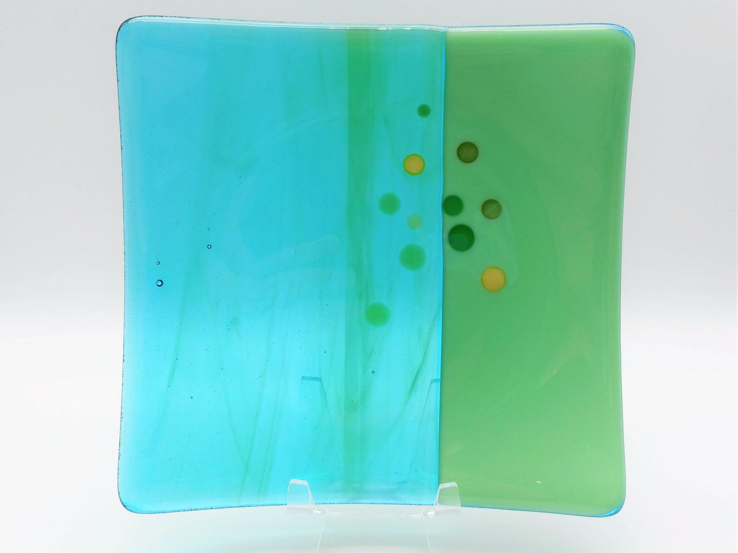 blue and green dots plate