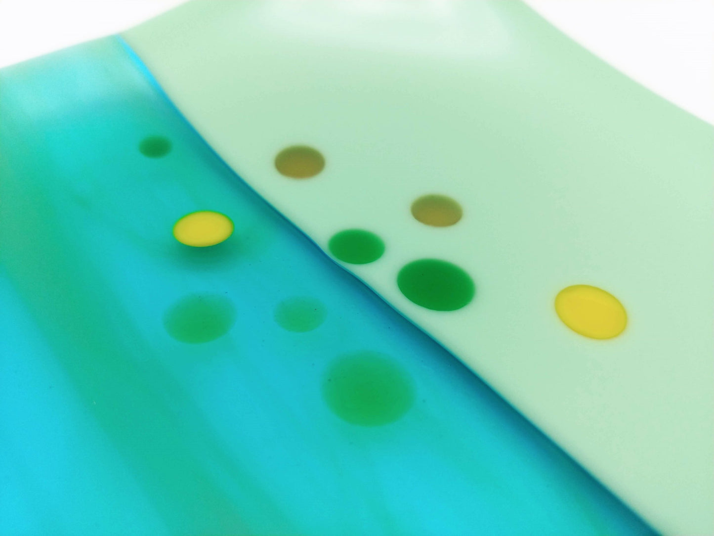 blue and green dots plate